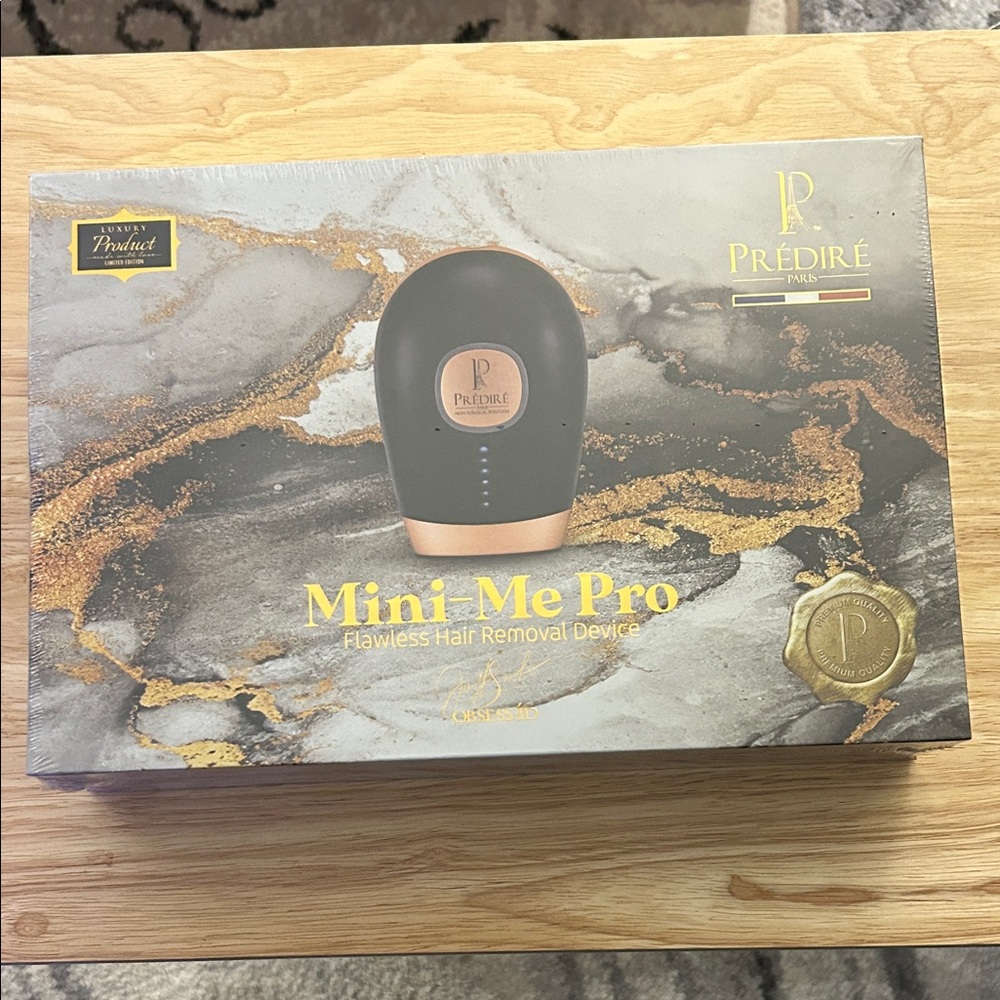 Mini-Me Pro Flawless Hair Removal Device - Black and Gold